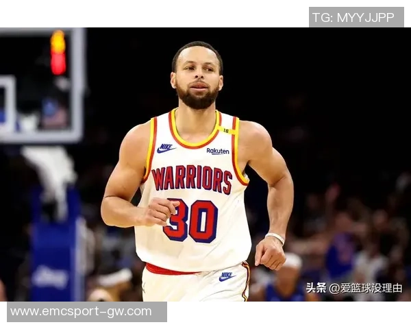 库里生涯再创佳绩12记三分领衔克莱与其他球员共计五次精彩表现