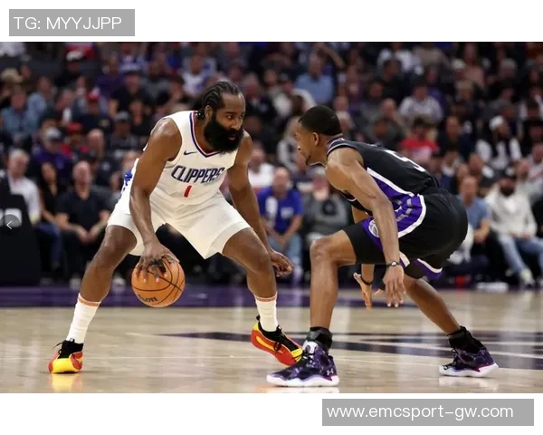 保罗乔治首节表现抢眼9分钟内砍下8分3板1断展现攻击欲望 保罗乔治首节表现抢眼9分钟内砍下8分3板1断展现攻击欲望