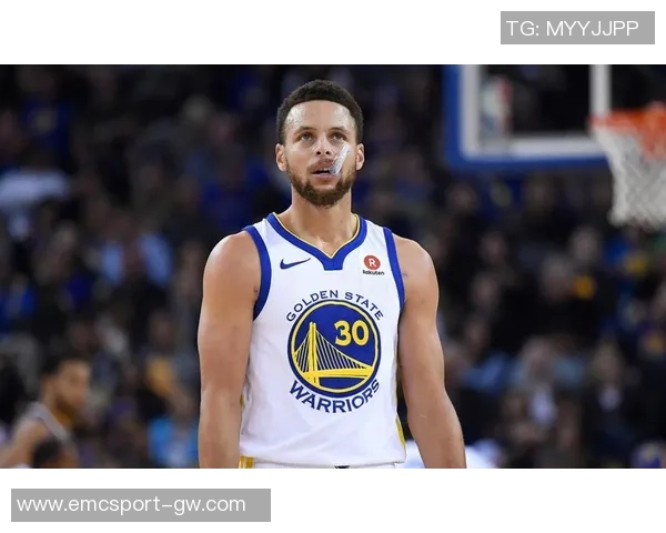 库里首节状态不佳仅得4分三分球失准球队面临挑战 库里首节状态不佳仅得4分三分球失准球队面临挑战